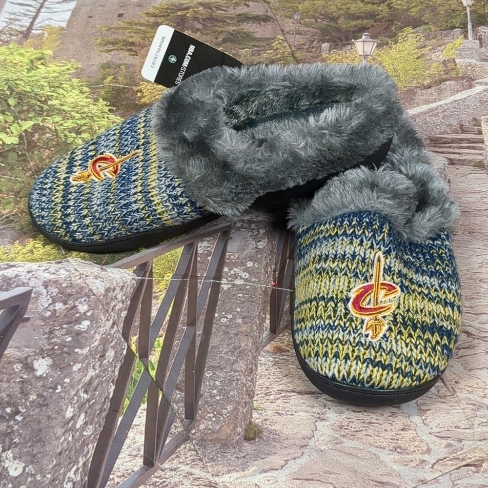 NBA foco cavaliers women's slippers size XL
